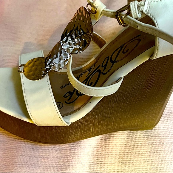 DB DK Fashion White & Tan Wedge Heels with Beautiful Gold Medallion Details! - Picture 1 of 7